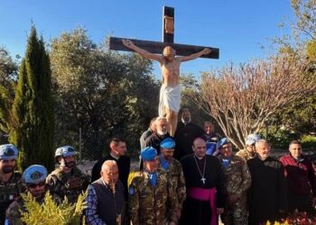 Italians replace crucifix destroyed by Israeli soldiers in southern Lebanon